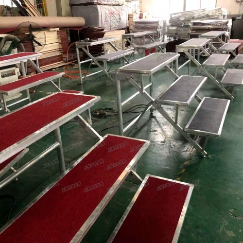 車間內(nèi)三階合唱臺陳放